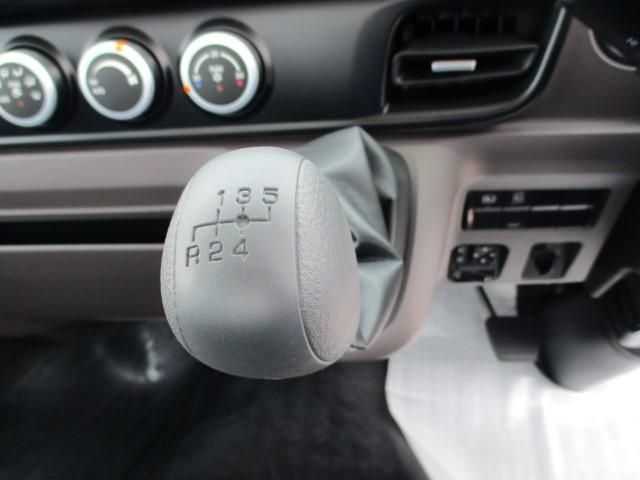 MITSUBISHI CANTER 2025