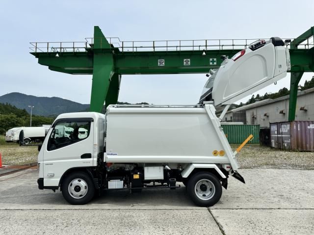 MITSUBISHI CANTER 2025