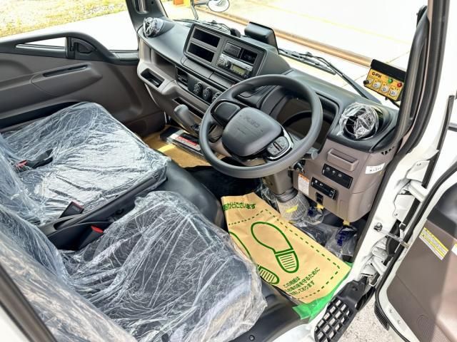 MITSUBISHI CANTER 2025