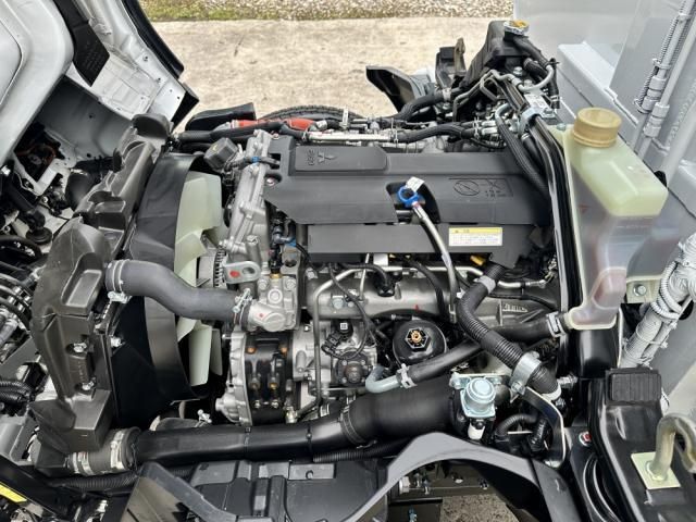 MITSUBISHI CANTER 2025