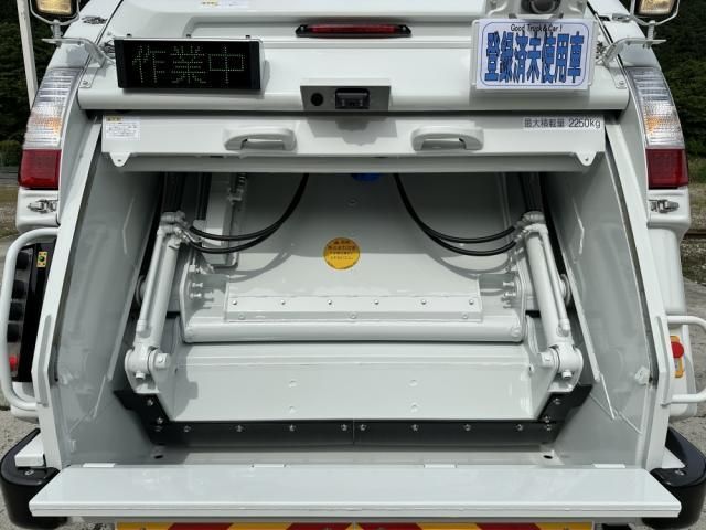 MITSUBISHI CANTER 2025