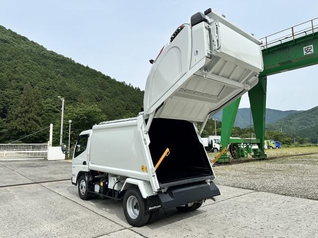 MITSUBISHI CANTER 2025