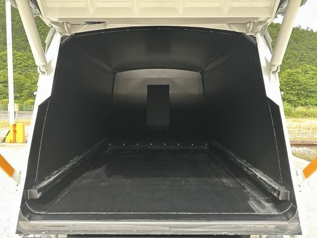 MITSUBISHI CANTER 2025