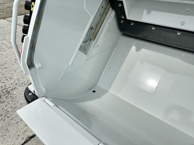 MITSUBISHI CANTER 2025