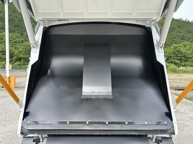 MITSUBISHI CANTER 2025