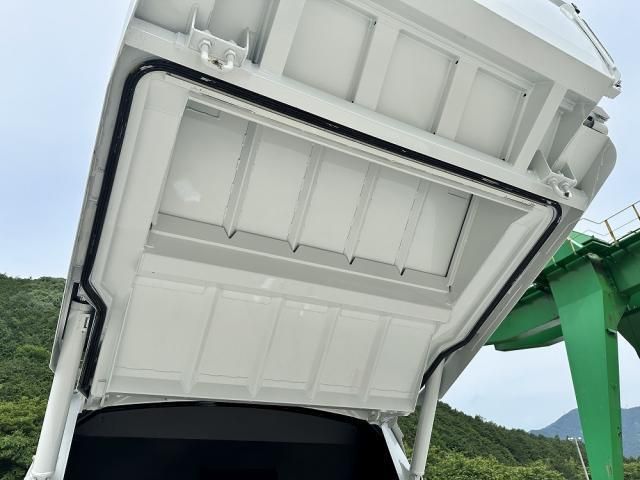 MITSUBISHI CANTER 2025