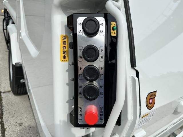 MITSUBISHI CANTER 2025