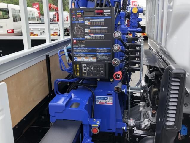 MITSUBISHI CANTER 2025