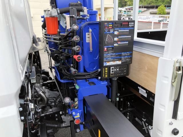 MITSUBISHI CANTER 2025