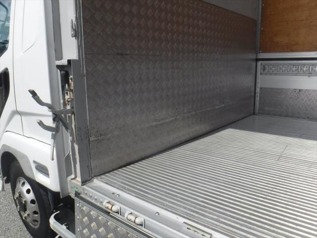 MITSUBISHI FUSOU FIGHTER 2017