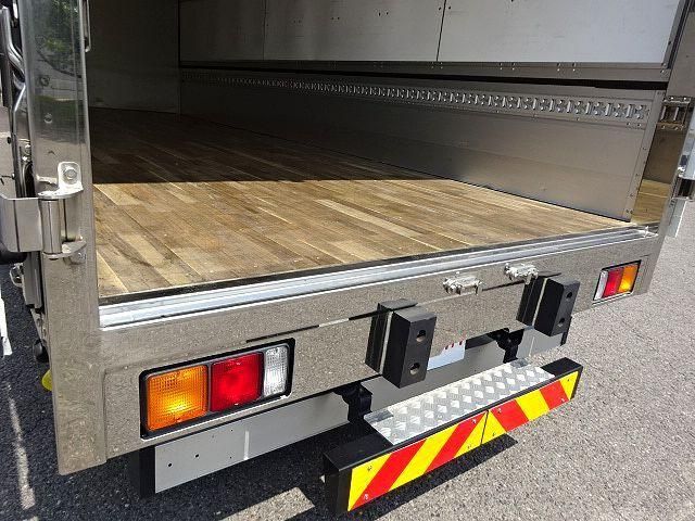 MITSUBISHI FUSOU FIGHTER 2023