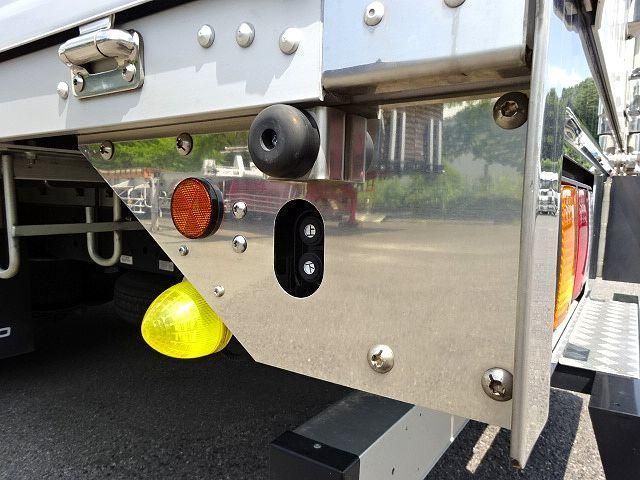 MITSUBISHI FUSOU FIGHTER 2023