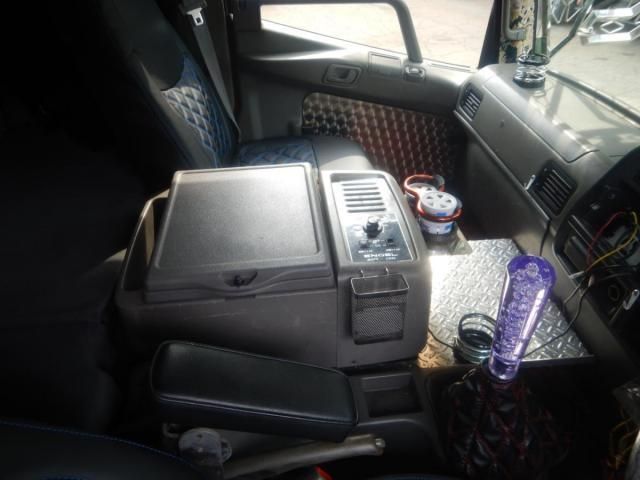 MITSUBISHI FUSOU FIGHTER 2002