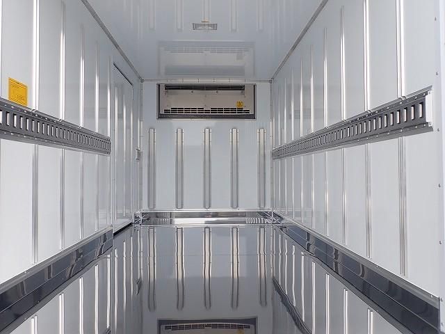 MITSUBISHI CANTER 2025