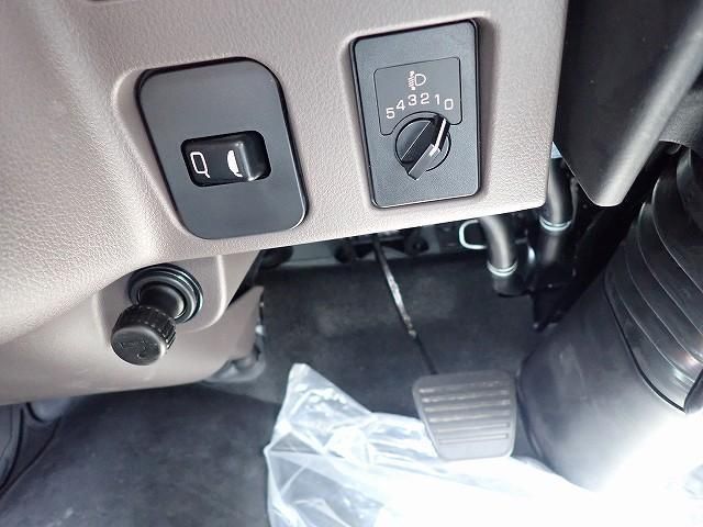 MITSUBISHI CANTER 2025