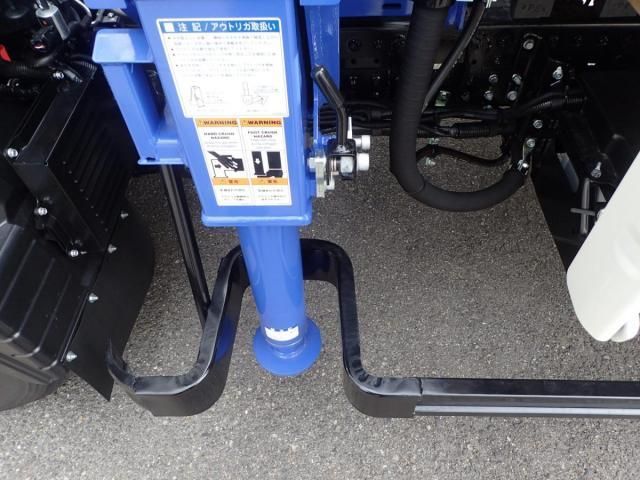 MITSUBISHI CANTER 2025