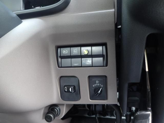 MITSUBISHI CANTER 2025