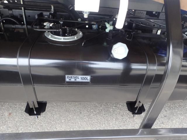 MITSUBISHI CANTER 2025