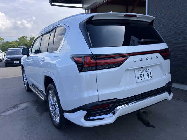 TOYOTA LEXUS LX600 2023