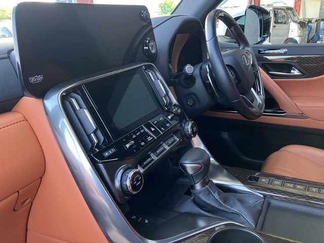 TOYOTA LEXUS LX600 2023