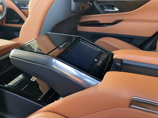 TOYOTA LEXUS LX600 2023