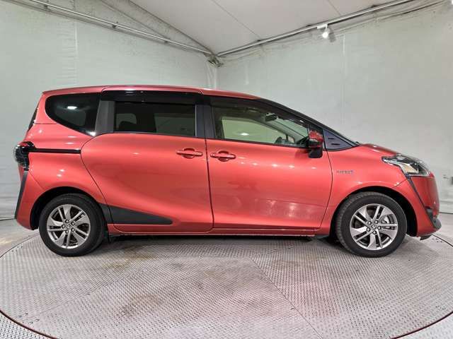 TOYOTA SIENTA HYBRID 2016