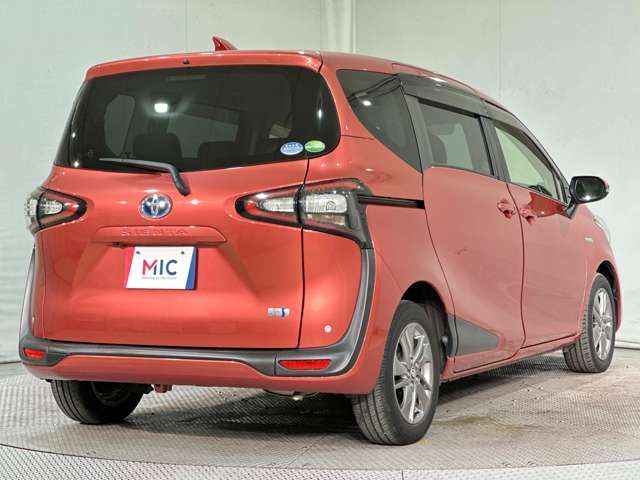 TOYOTA SIENTA HYBRID 2016