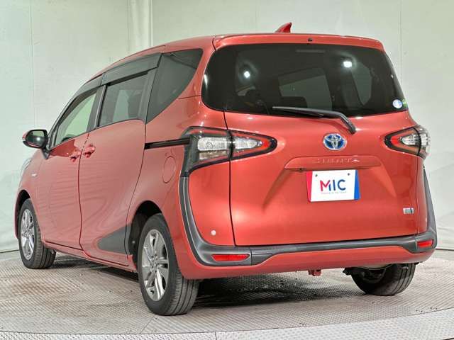 TOYOTA SIENTA HYBRID 2016