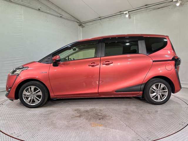 TOYOTA SIENTA HYBRID 2016