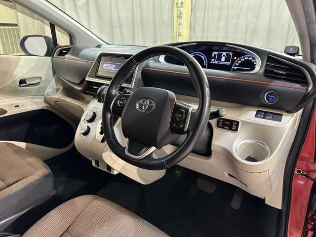 TOYOTA SIENTA HYBRID 2016