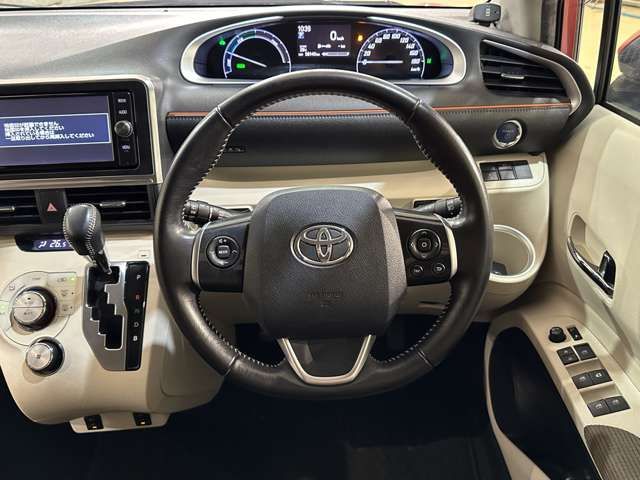 TOYOTA SIENTA HYBRID 2016