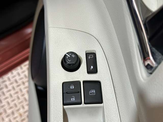 TOYOTA SIENTA HYBRID 2016