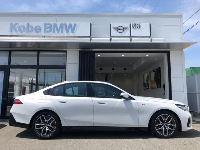 BMW BMW 5series sedan 2025