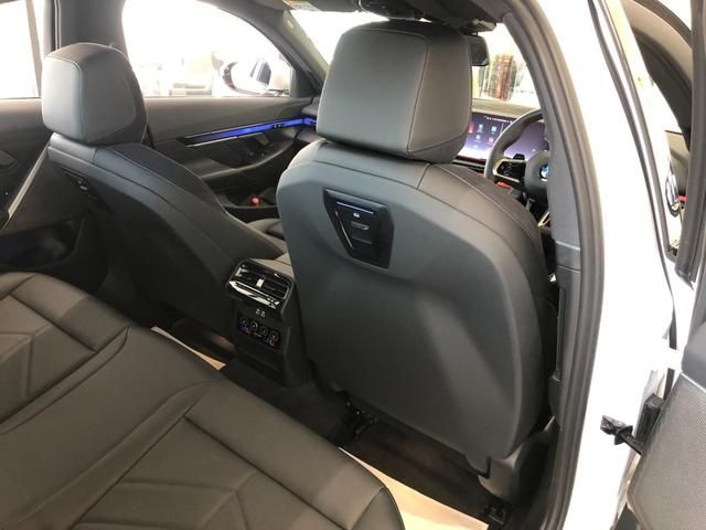 BMW BMW 5series sedan 2025