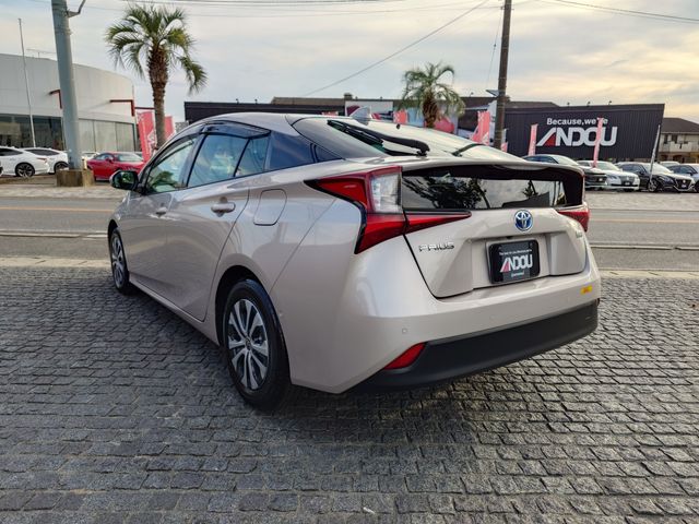 TOYOTA PRIUS 2019