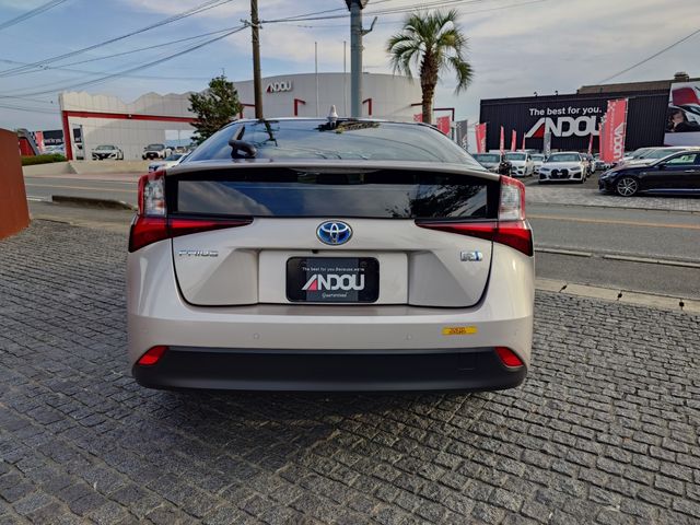 TOYOTA PRIUS 2019