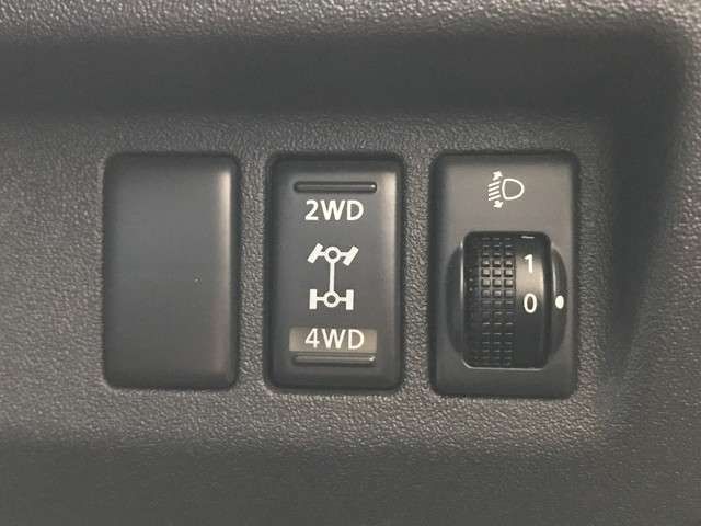 NISSAN MARCH  4WD 2012