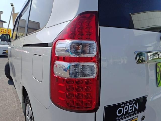 TOYOTA NOAH 2013