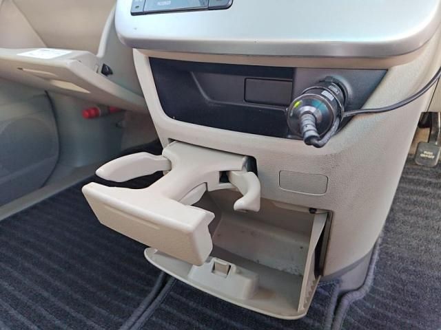 TOYOTA NOAH 2013