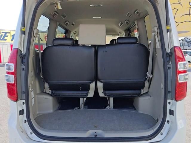 TOYOTA NOAH 2013