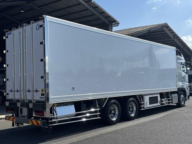 MITSUBISHI FUSOU SUPER GREAT 2025