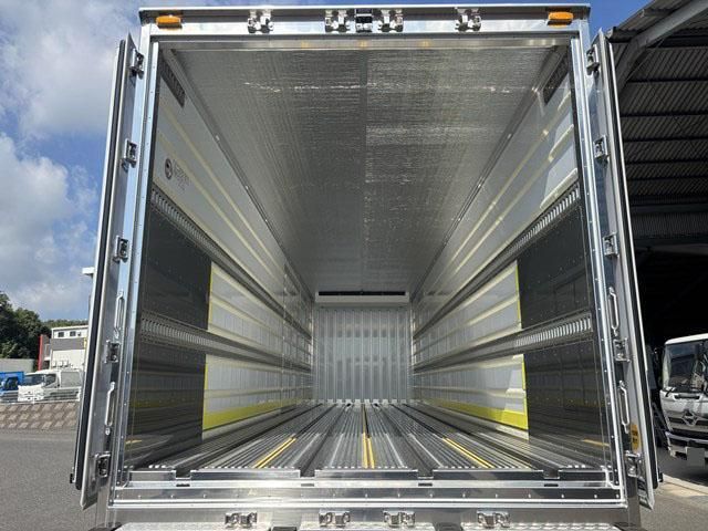 MITSUBISHI FUSOU SUPER GREAT 2025