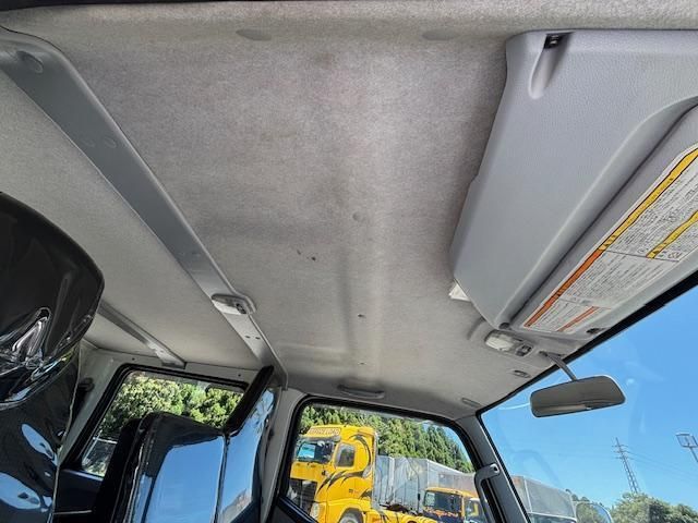 MITSUBISHI CANTER 2021