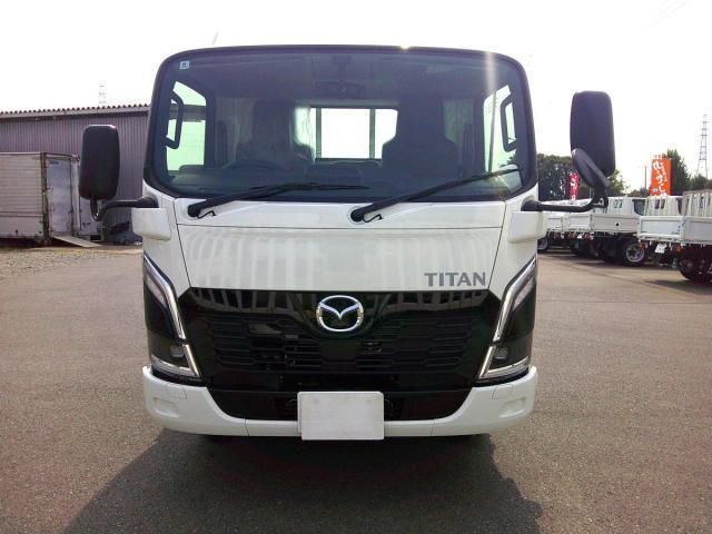 MAZDA TITAN 2025