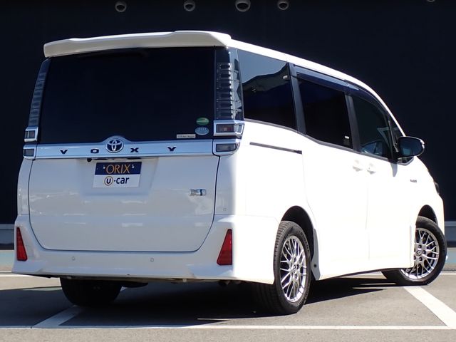 TOYOTA VOXY HYBRID 2019