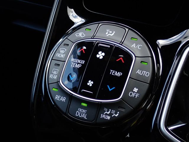 TOYOTA VOXY HYBRID 2019