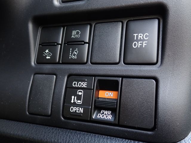 TOYOTA VOXY HYBRID 2019