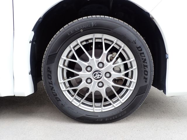 TOYOTA VOXY HYBRID 2019