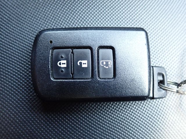 TOYOTA VOXY HYBRID 2019