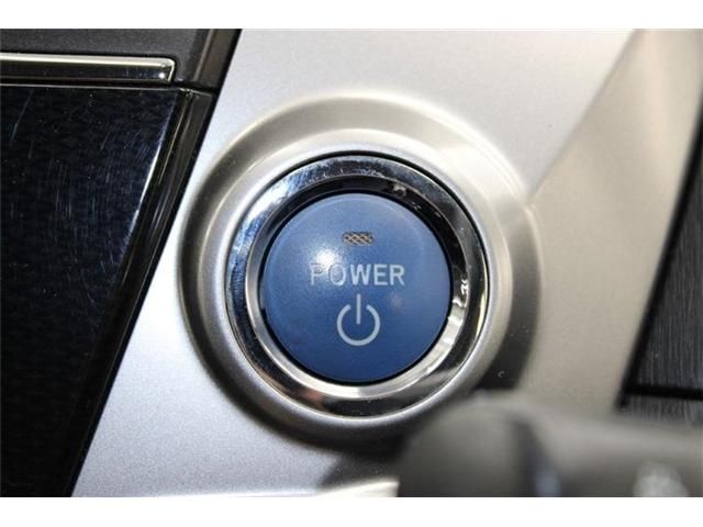 TOYOTA PRIUS Alpha 2015